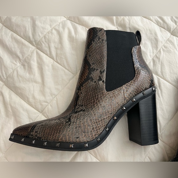 Charles David size 6 1/2 never worn boots - Picture 4 of 7